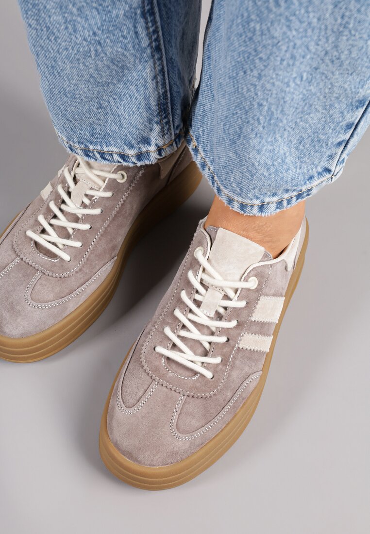 Brązowe Sneakersy Zamszowe na Platformie ze Skórzaną Wkładką Ozdobione Paskiem Adivrie