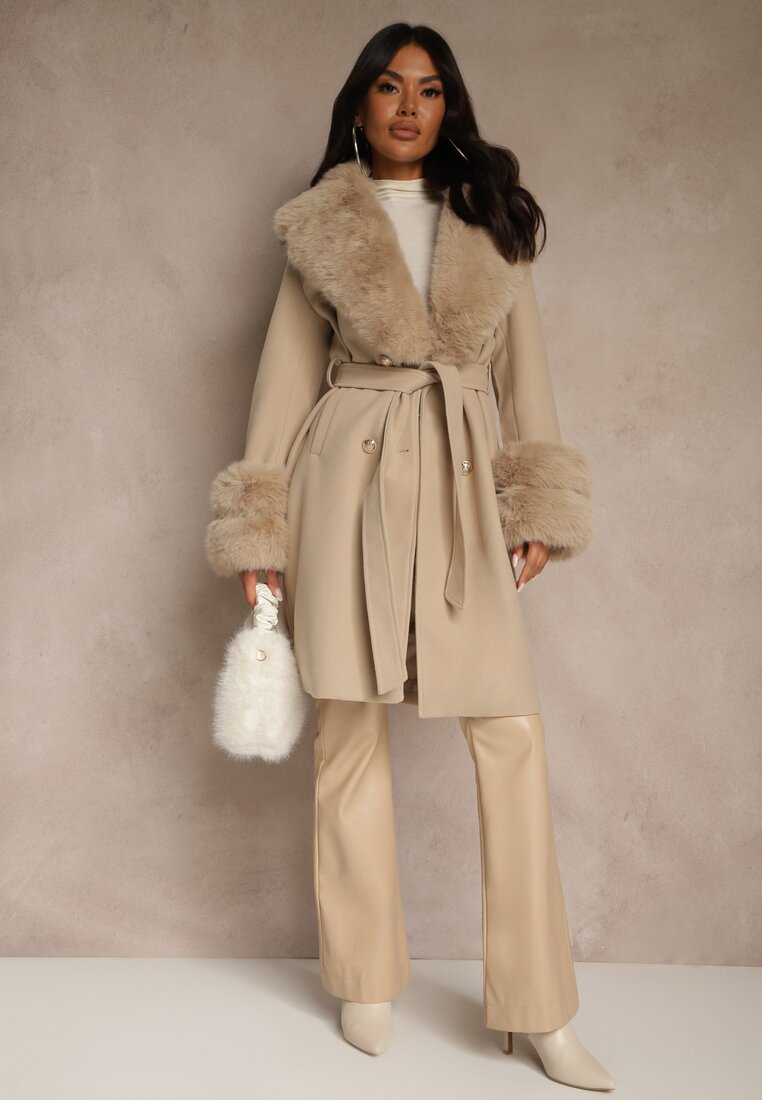 Beżowy Dwurzędowy Płaszcz o Eleganckim Fasonie z Futerkowymi Zdobieniami  Lendrie