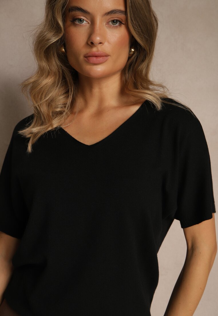 Czarny T-shirt z Dzianiny z Dekoltem w Serek Fenalise