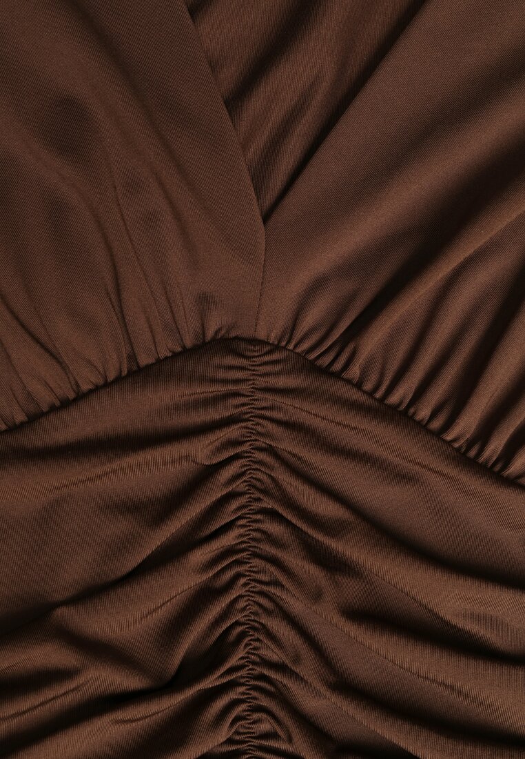 Brązowa Taliowana Sukienka Longsleeve z Wiskozą z Marszczeniem i Dekoltem V Elirie