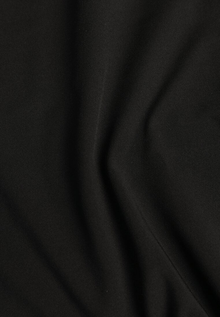 Czarna Koktajlowa Sukienka z Wiskozą i Półgolfem o Taliowanym Kroju Zozorina