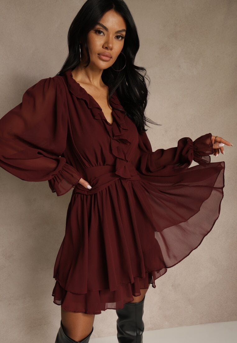 Bordowa Siateczkowa Sukienka o Rozkloszowanym Fasonie z Falbankami Zenniria