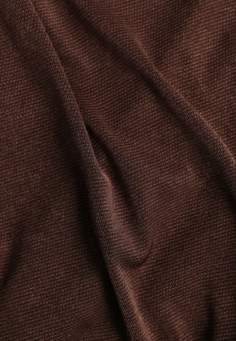 Brązowa Sukienka Koktajlowa z Marszczeniem i Metaliczną Ozdobą Retanda