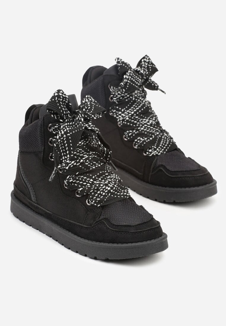 Czarne Sneakersy Ozdobione Sznurówkami w Geometryczny Wzór Avoslia
