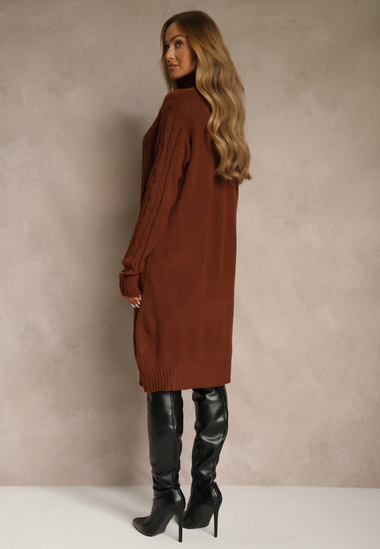 Jasnobrązowa Sukienka Sweterkowa z Golfem Wełną  Bawełną i Ozdobnym Splotem Reilenea