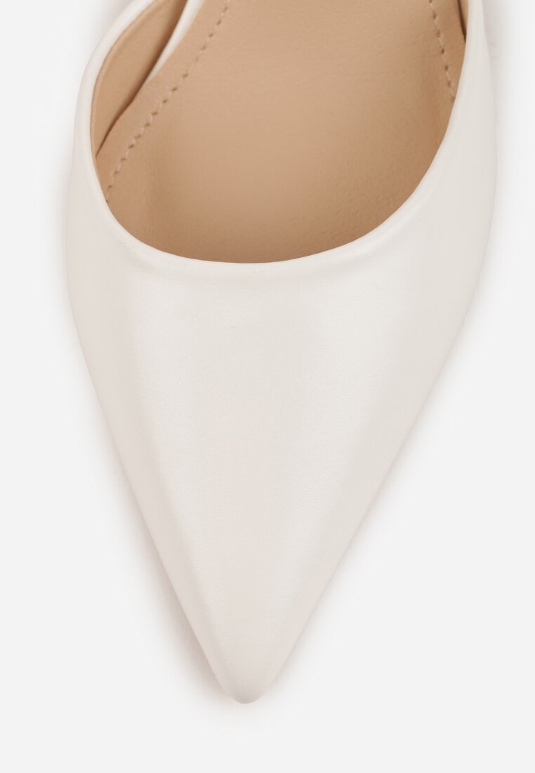 Białe Czółenka Vices na Klepsydrze z Noskiem w Szpic i Klamerką Nusithia