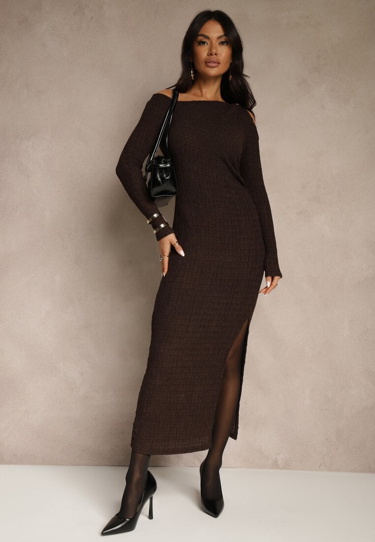 Brązowa Sukienka o Dopasowanym Kroju Ozdobiona Metaliczną Aplikacją Reittia