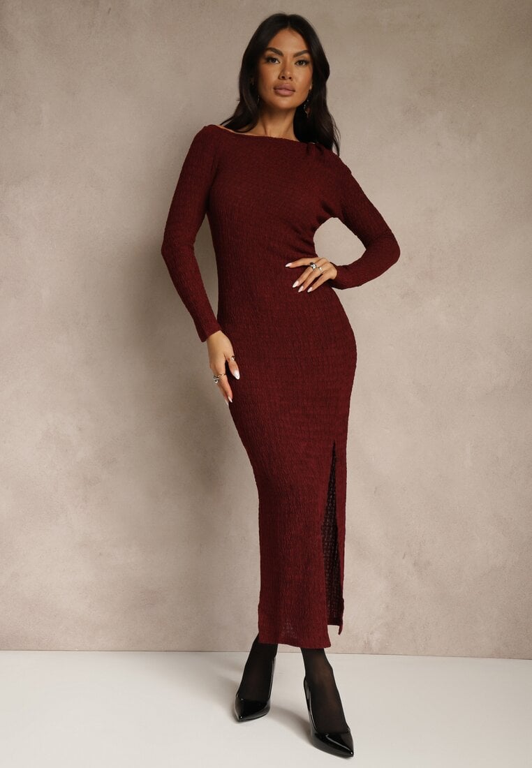 Bordowa Sukienka o Dopasowanym Kroju Ozdobiona Metaliczną Aplikacją Reittia