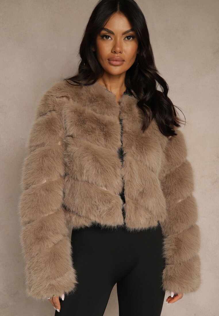 Ciemnobeżowa Futrzana Kurtka o Krótkim Kroju Zapinana na Haftki Alorith