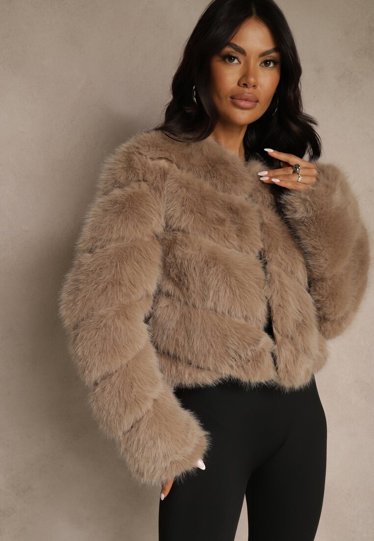 Ciemnobeżowa Futrzana Kurtka o Krótkim Kroju Zapinana na Haftki Alorith