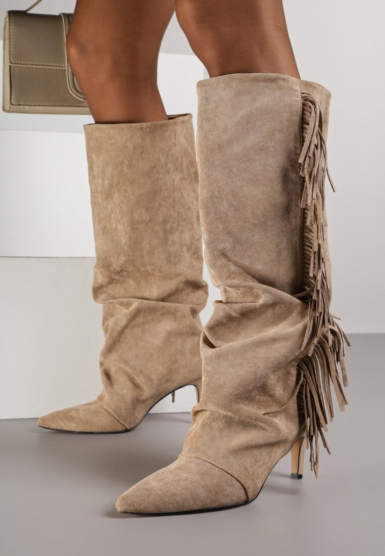 Ciemnobeżowe Kozaki z Imitacji Zamszu na Szpilce z Marszczoną Cholewką z Frędzlami Linotris