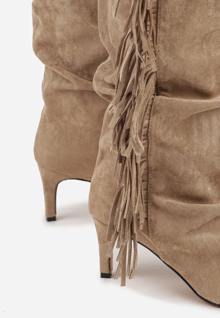 Ciemnobeżowe Kozaki z Imitacji Zamszu na Szpilce z Marszczoną Cholewką z Frędzlami Linotris
