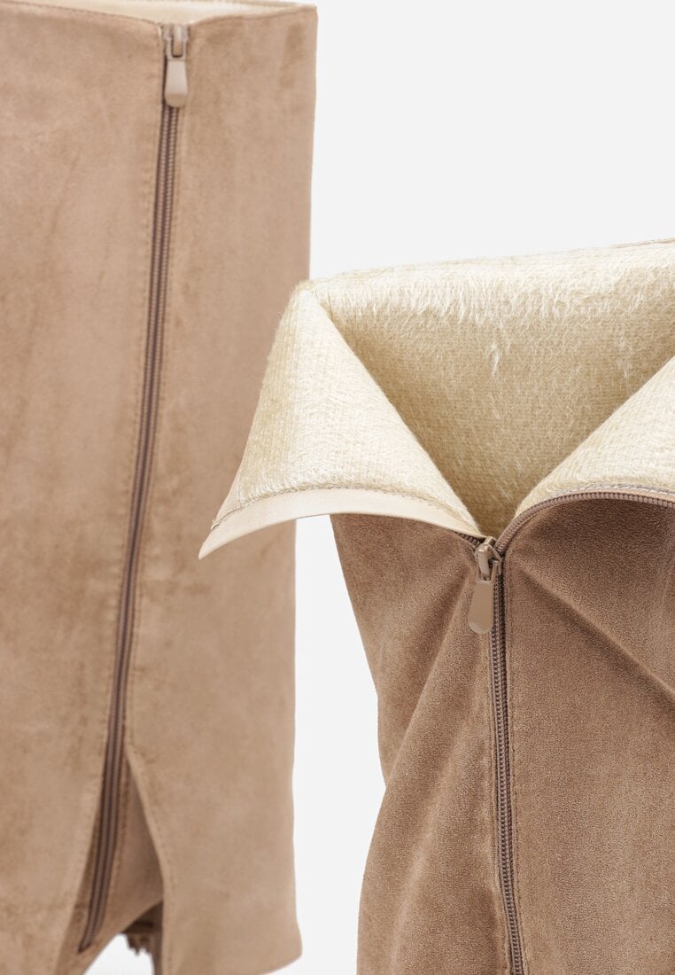 Ciemnobeżowe Kozaki na Słupkowym Obcasie z Cholewką Imitującą Nogawkę z Frędzlami Linafela