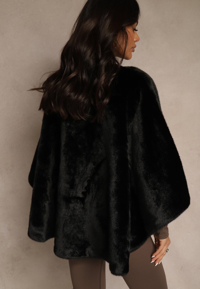 Czarne Futerkowe Ponczo Ozdobione Paskiem Monareva