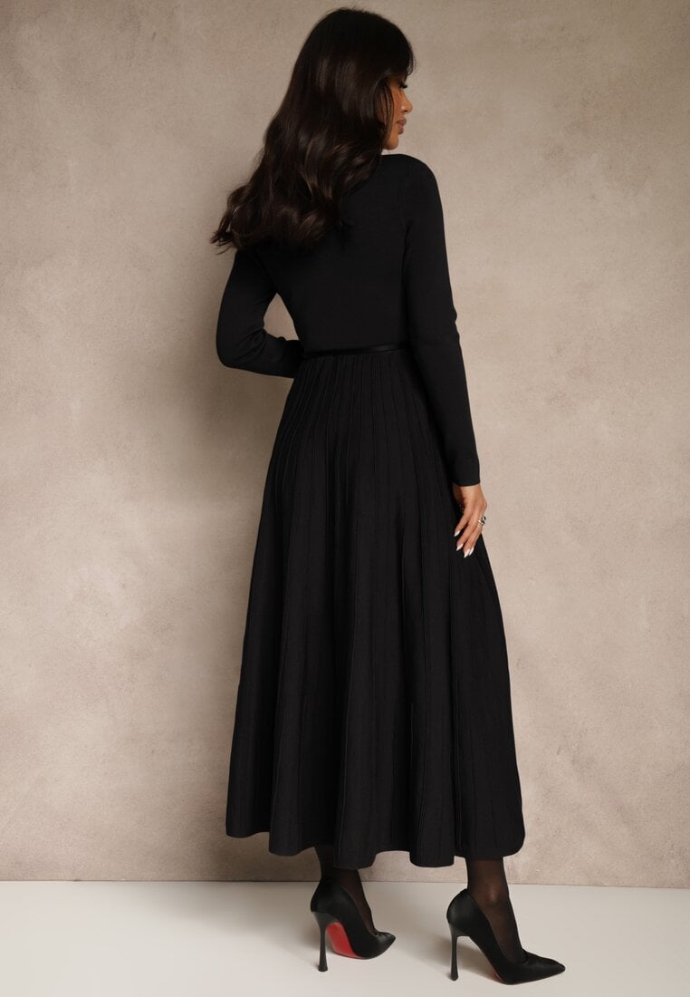 Czarna Dzianinowa Sukienka Rozkloszowana Longsleeve z Wiskozą i Paskiem Tusnira