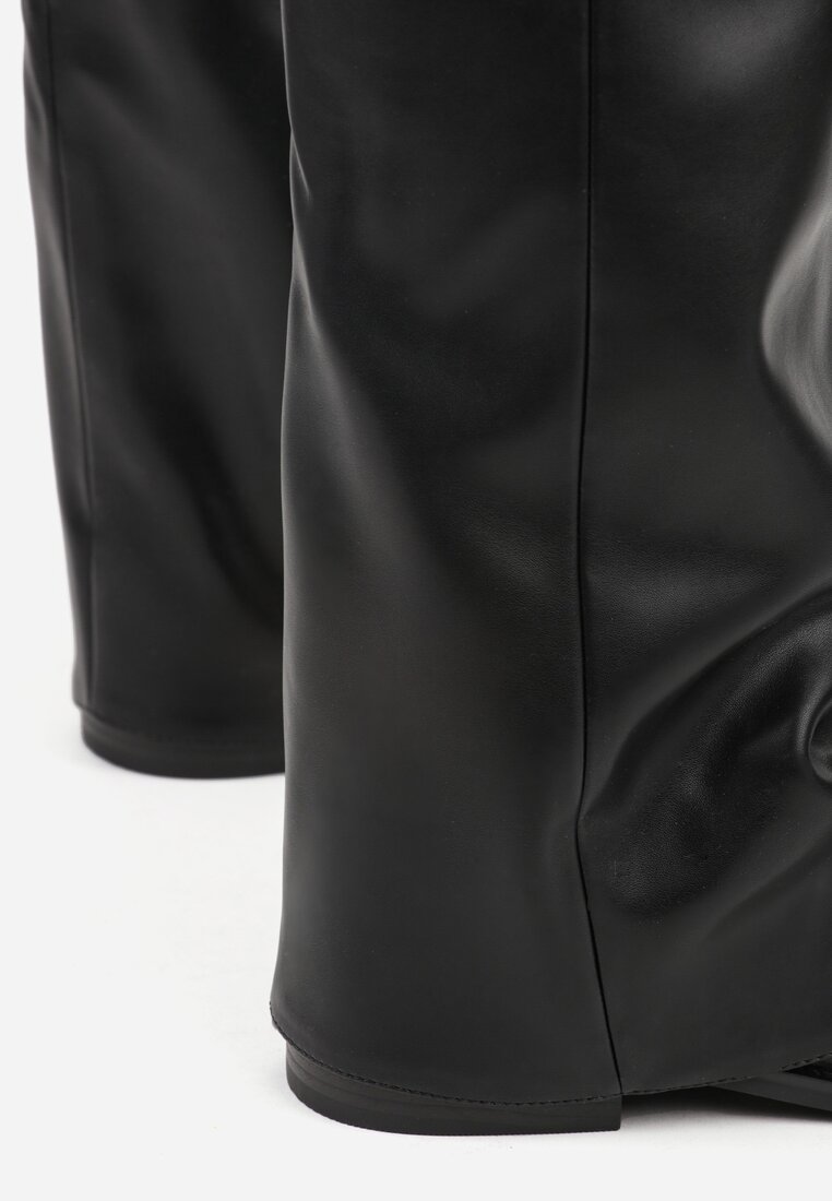 Czarne Kozaki ze Szpiczastym Noskiem i Wywiniętą Cholewką ze Sprzączką Tusenia