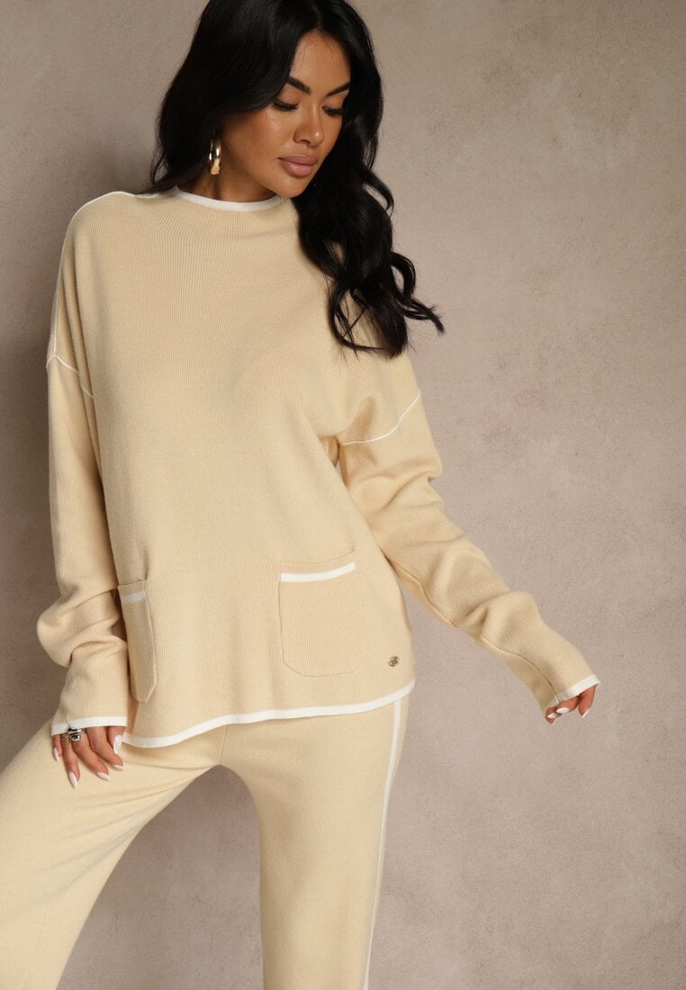 Jasnobeżowy Komplet Dzianinowy Sweter i Spodnie o Szerokim Kroju Ozdobione Lamówką Wedara