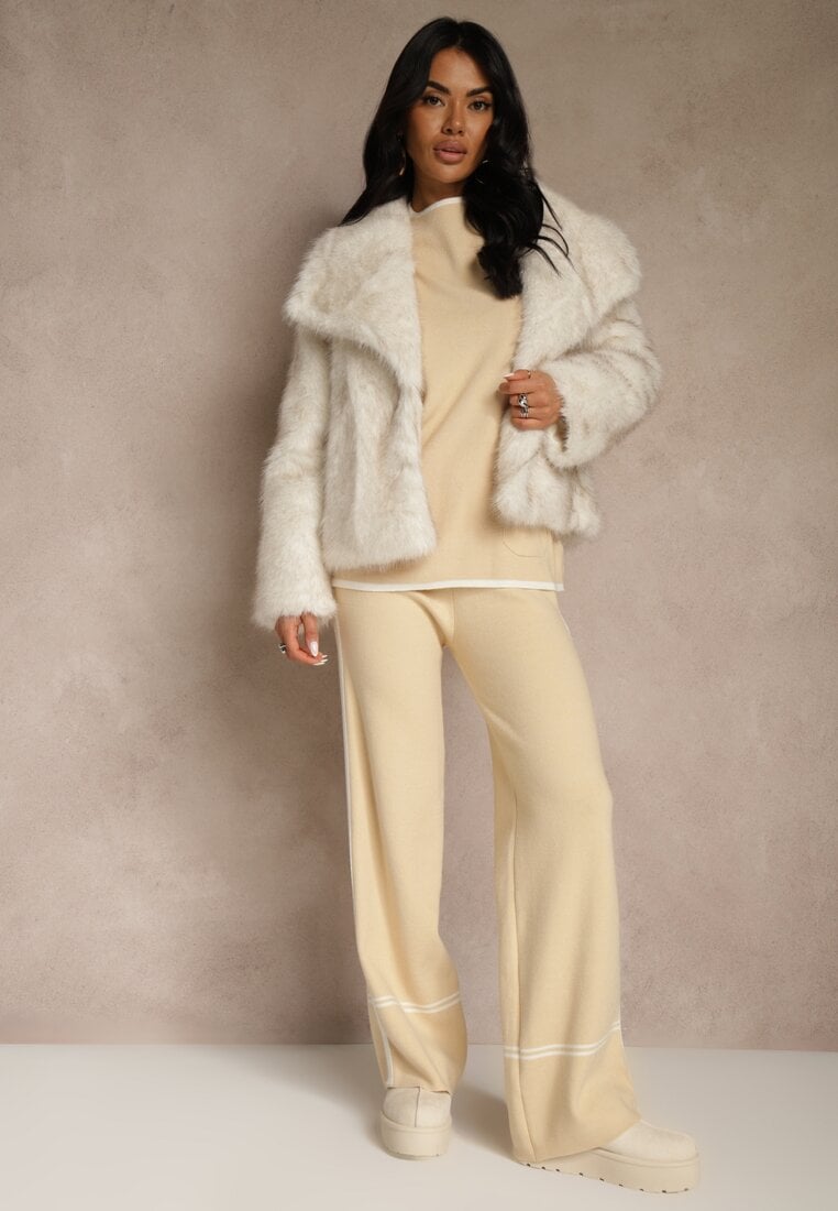 Jasnobeżowy Komplet Dzianinowy Sweter i Spodnie o Szerokim Kroju Ozdobione Lamówką Wedara