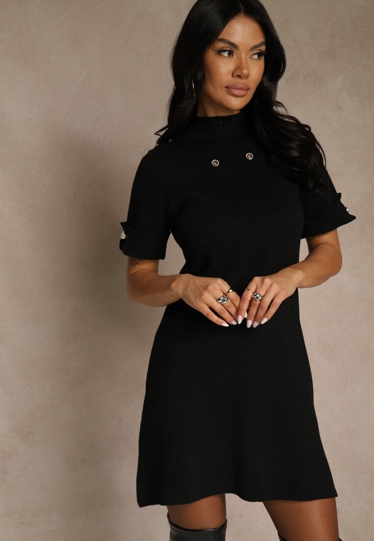 Czarna Sukienka Sweterkowa o Trapezowym Kroju z Perełkami Liatusea