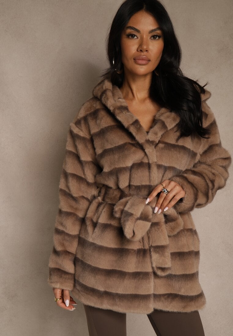 Beżowa Kurtka Futrzana z Nieodpinanym Kapturem Ozdobiona Paskiem Zetelia