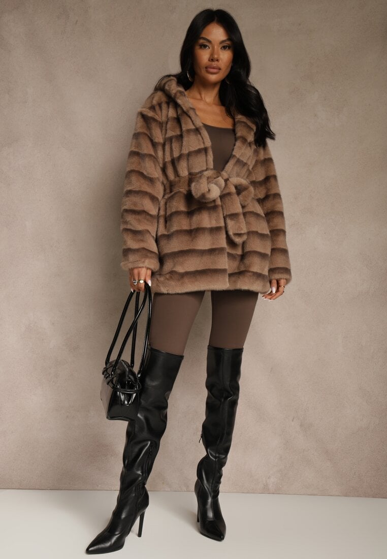 Beżowa Kurtka Futrzana z Nieodpinanym Kapturem Ozdobiona Paskiem Zetelia