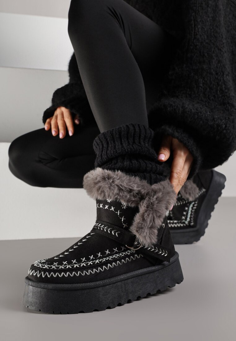 Czarne Śniegowce na Platformie z Futerkiem i Haftowanym Wzorem Celatusa