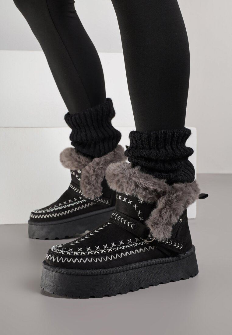 Czarne Śniegowce na Platformie z Futerkiem i Haftowanym Wzorem Celatusa