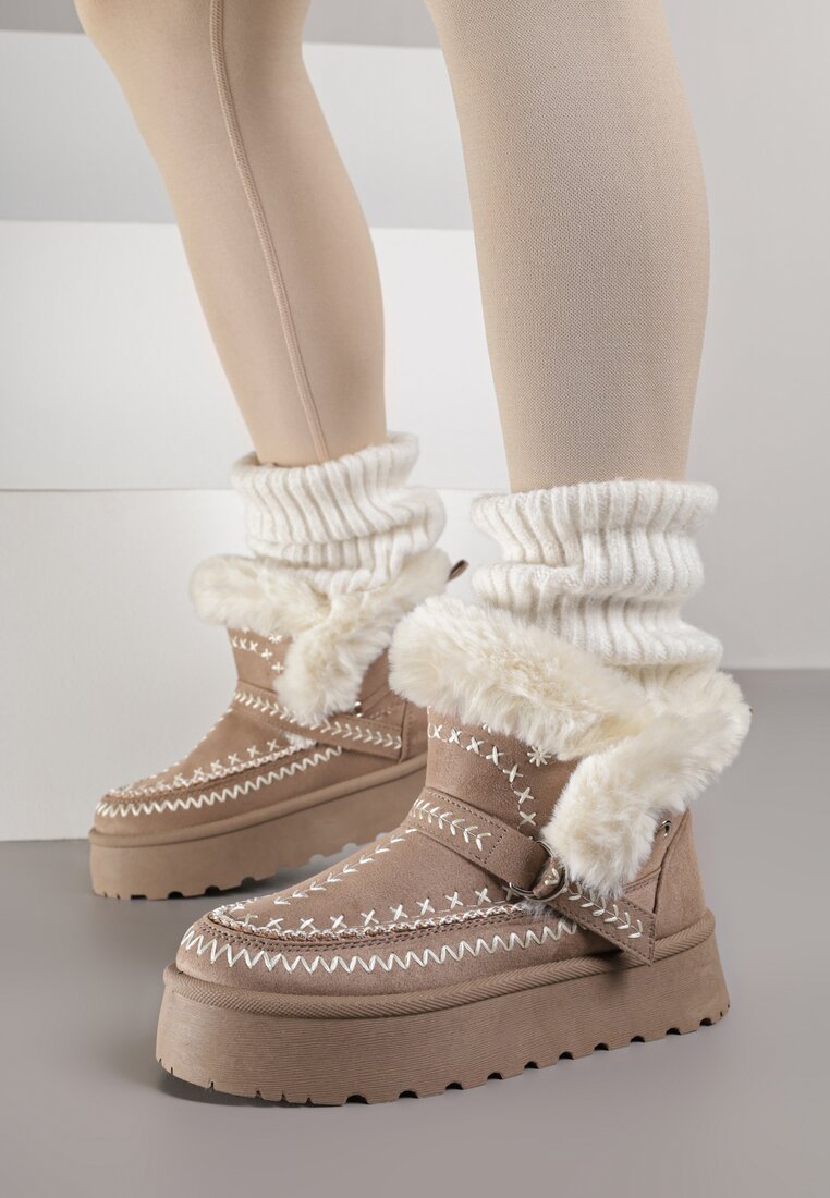 Ciemnobeżowe Śniegowce na Platformie z Futerkiem i Haftowanym Wzorem Celatusa