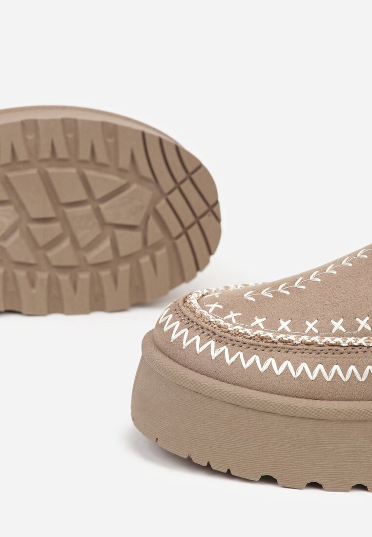 Ciemnobeżowe Śniegowce na Platformie z Futerkiem i Haftowanym Wzorem Celatusa