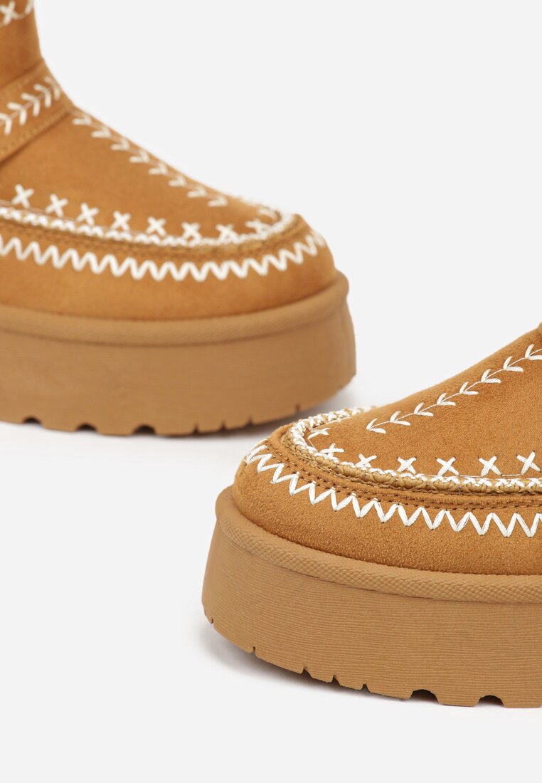 Jasnobrązowe Śniegowce na Platformie z Futerkiem i Haftowanym Wzorem Celatusa