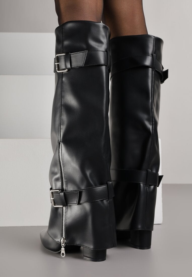 Czarne Kozaki na Słupku z Cholewką Imitującą Nogawkę ze Sprzączkami Unwedara