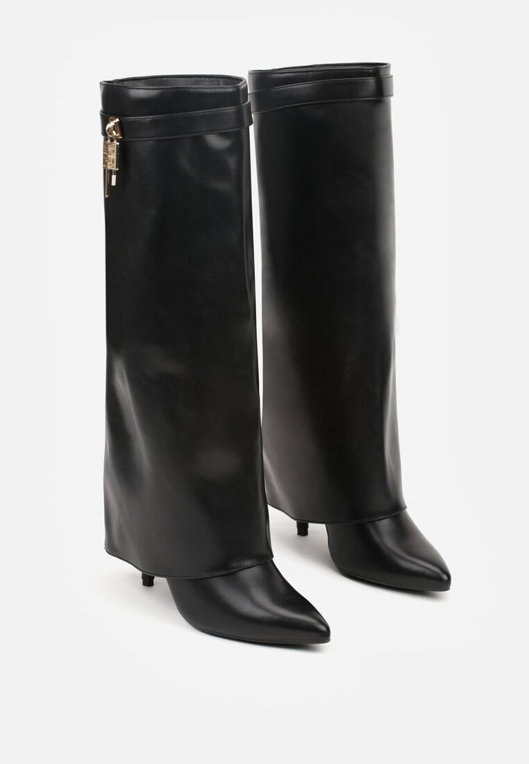 Czarne Kozaki na Szpilce z Wywiniętą Cholewką Zdobioną Aplikacją Kłódką Vetidore