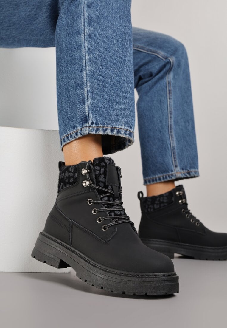 Czarne Trapery ze Wstawkami we Wzór Vetiara