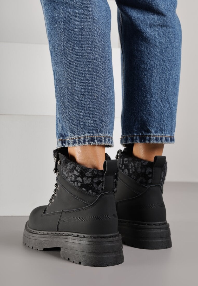 Czarne Trapery ze Wstawkami we Wzór Vetiara