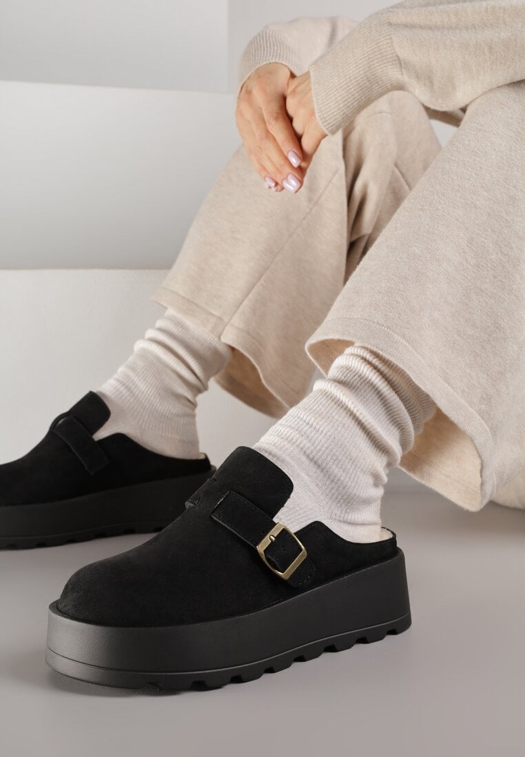 Czarne Śniegowce na Grubej Podeszwie z Niską Cholewką i Ozdobną Klamerką Vetibela