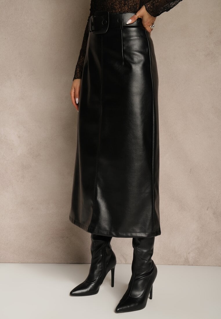 Czarna Ołówkowa Spódnica z Imitacji Skóry z Paskiem z Wyrazistą Klamrą Rewedana