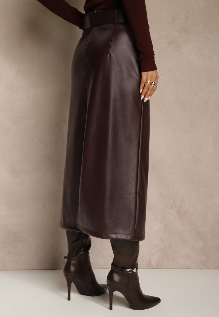 Bordowa Ołówkowa Spódnica z Imitacji Skóry z Paskiem z Wyrazistą Klamrą Rewedana