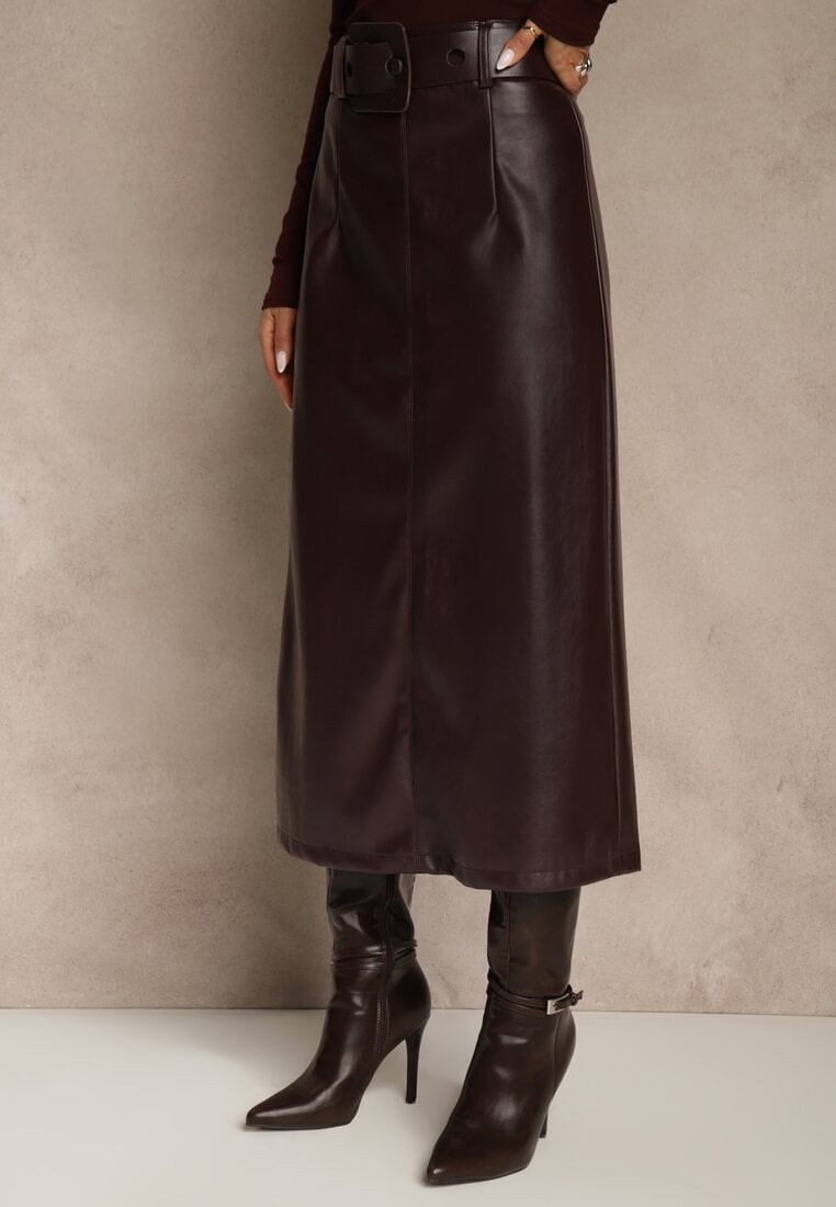 Bordowa Ołówkowa Spódnica z Imitacji Skóry z Paskiem z Wyrazistą Klamrą Rewedana