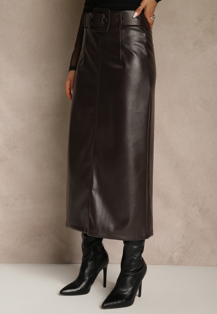 Brązowa Ołówkowa Spódnica z Imitacji Skóry z Paskiem z Wyrazistą Klamrą Rewedana