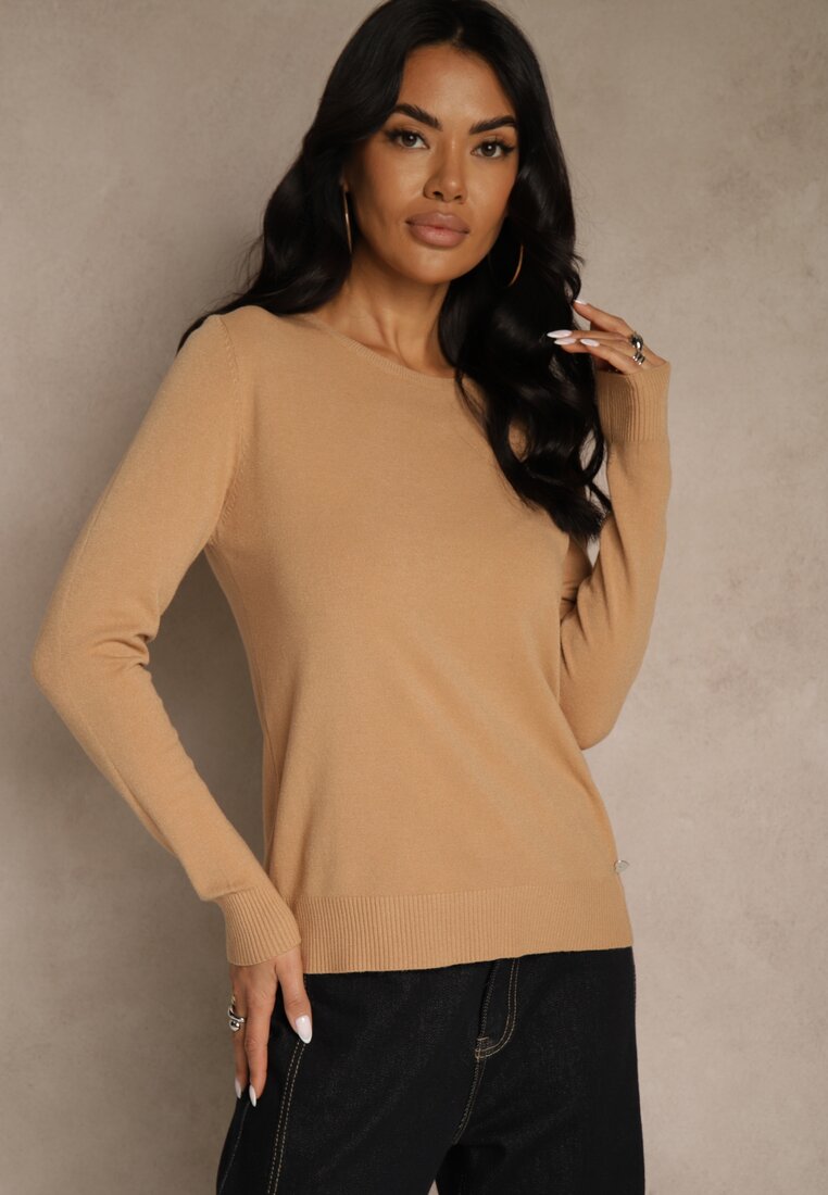 Ciemnobeżowy Gładki Sweter w Minimalistycznym Stylu Tevra