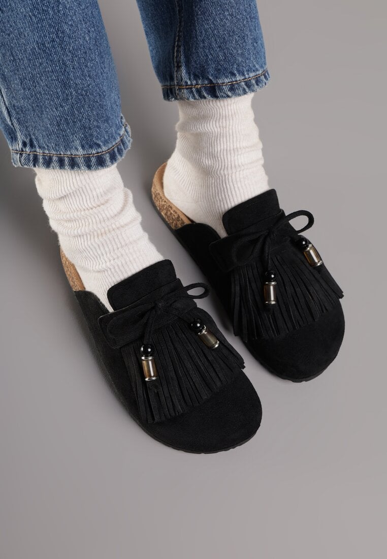 Czarne Boho Klapki Mule z Imitacji Zamszu z Frędzlami i Koralikami Elwedila