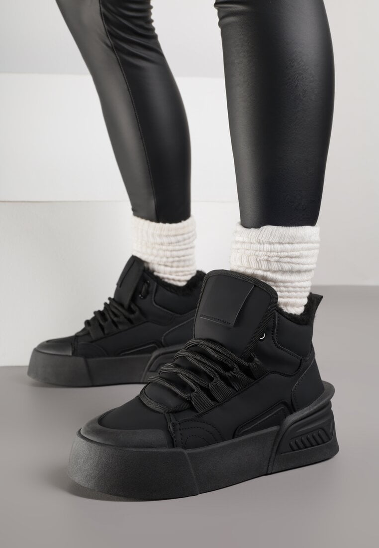Czarne Sneakersy z Ociepleniem na Platformie z Tłoczeniem Newedela