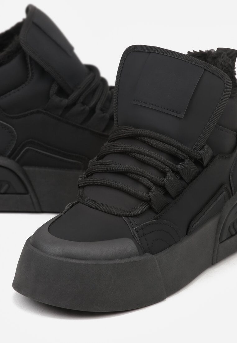 Czarne Sneakersy z Ociepleniem na Platformie z Tłoczeniem Newedela