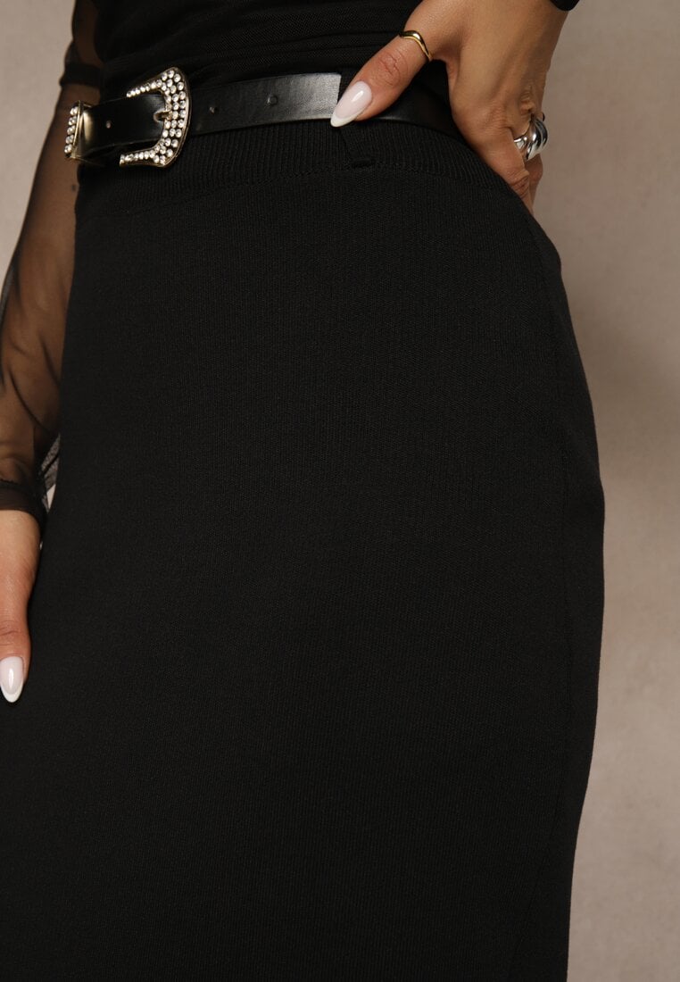 Czarna Spódnica o Ołówkowym Kroju z Wiskozą z Paskiem i Rozcięciem Saweda