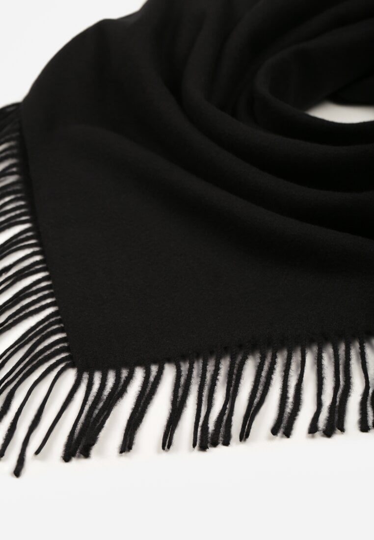 Czarny Bawełniano-Wiskozowy Szalik w Kształcie Trójkąta z Frędzlami Vetisara