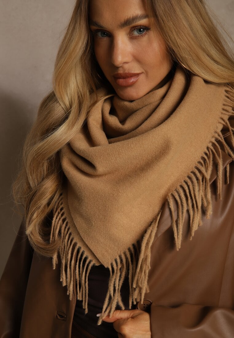 Brązowy Bawełniano-Wiskozowy Szalik w Kształcie Trójkąta z Frędzlami Vetisara