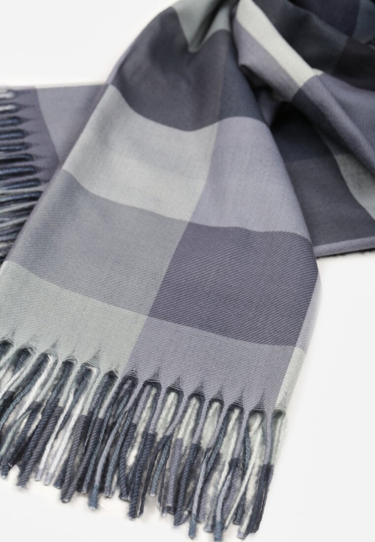 Czarny Wiskozowy Szalik z Frędzlami Zdobiony Wzorem w Kratę Etefera