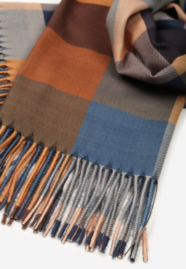 Brązowy Wiskozowy Szalik z Frędzlami Zdobiony Wzorem w Kratę Etefera