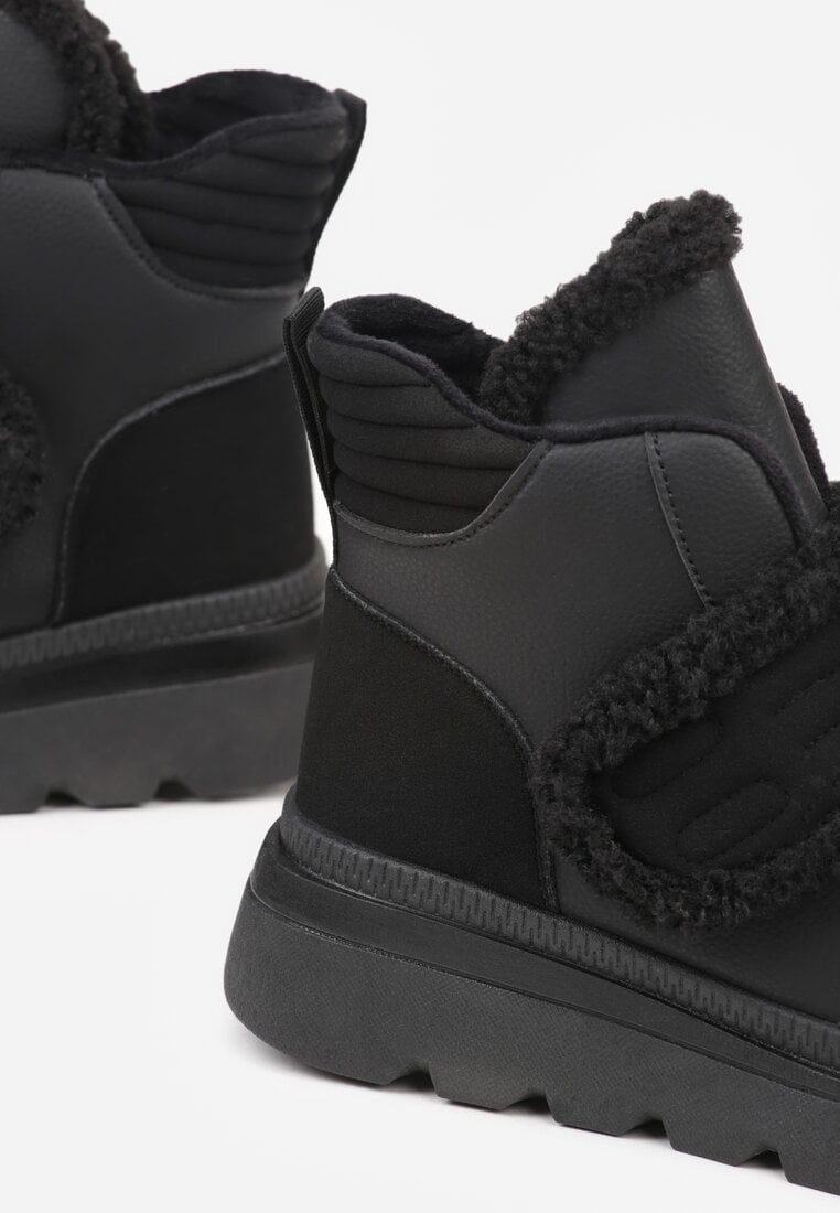 Czarne Śniegowce Ozdobione Futerkiem i Przeszyciami Newelara