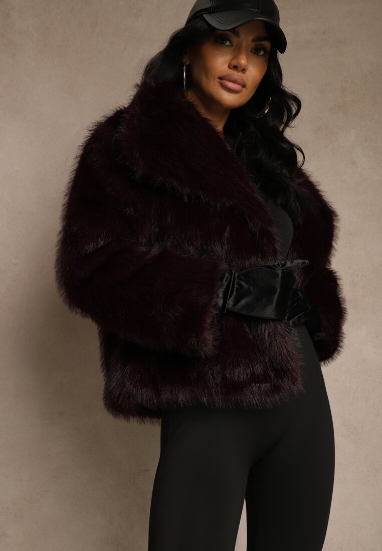 Bordowa Kurtka Futrzana Ozdobiona Kołnierzem Avelire